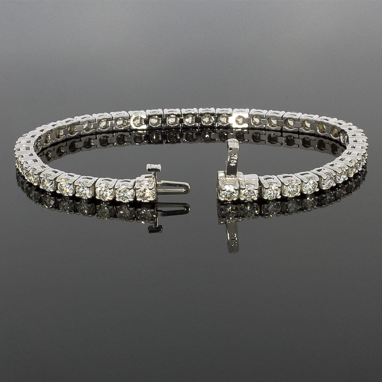 Round Cut White Gold 8.93 Carat Round Diamond Tennis Line Bracelet For Sale