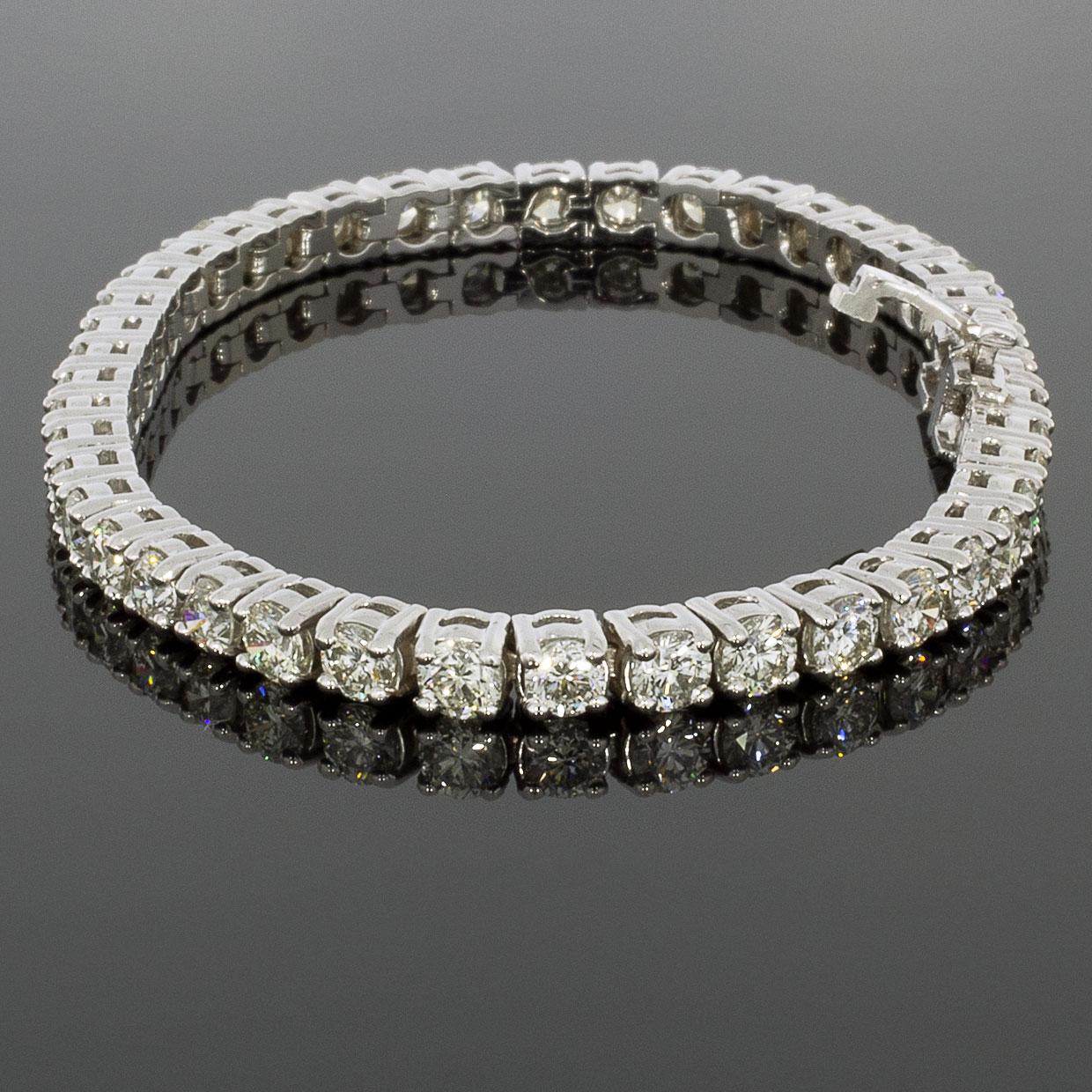 White Gold 8.93 Carat Round Diamond Tennis Line Bracelet In Excellent Condition For Sale In Columbia, MO