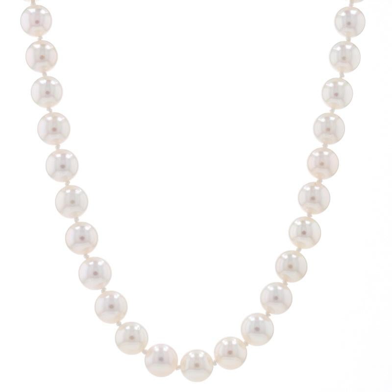 Contenuto del metallo: Oro bianco 14k

Informazioni su A. Stone
Perle Akoya
Colore: bianco
Diametri: 7 mm - 7,5 mm

Stile: Filo annodato
Tipo di chiusura: Chiusura ad amo

Misure
Lunghezza: 18