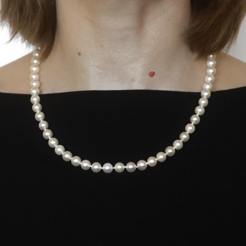 Collana con fili annodati di perle Akoya in oro bianco da 18