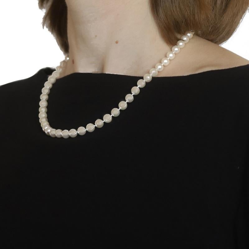 Donna Collana con fili annodati di perle Akoya in oro bianco da 18