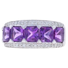 Fünfsteiniger Ring aus Weißgold mit Amethyst und Diamanten - 14k Buff Top Quadratischer 3,24 Karat Ring