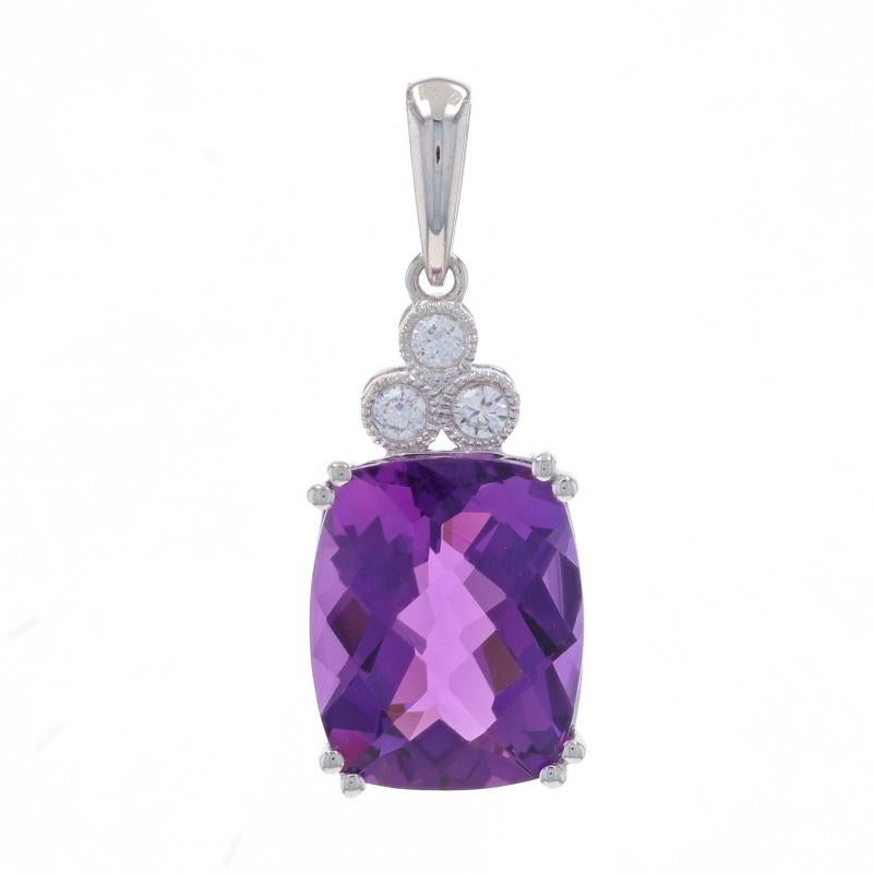 Contenu métallique : Or blanc 14k

Informations sur les pierres

Améthyste naturelle
Carat(s) : 3.90ct
Coupe : damier coussin
Couleur : violet

Diamants naturels
Carat(s) : .08ctw
Coupe : Brillant rond
Couleur : G
Clarté : VS2 - SI1

Total des