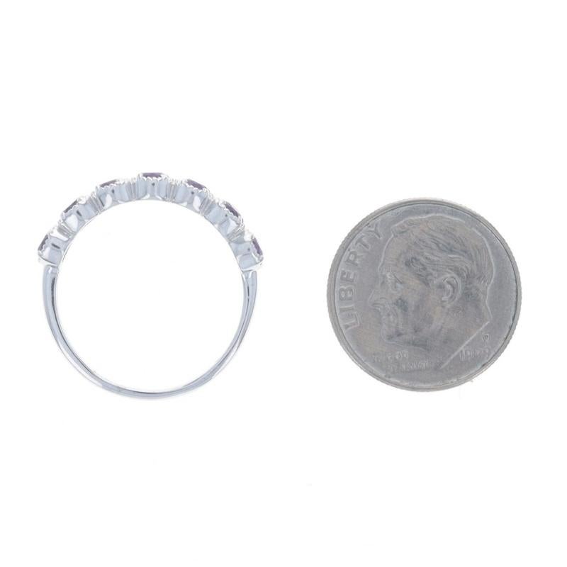 Donna Anello a sette pietre con ametista a forma di quatrefoil in oro bianco - 14k Round .70ctw Ring in vendita