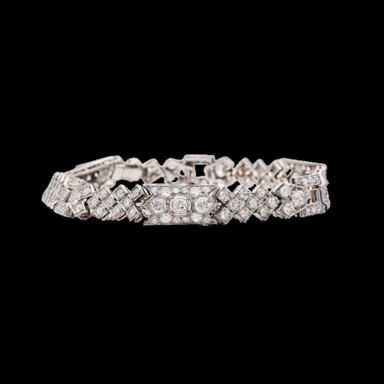 Set with Old European cut diamonds. Diamonds weighing a total of approximately 4.50 carats 18 karat white gold Length 7 1/2 inches Total weight 21.35 grams
