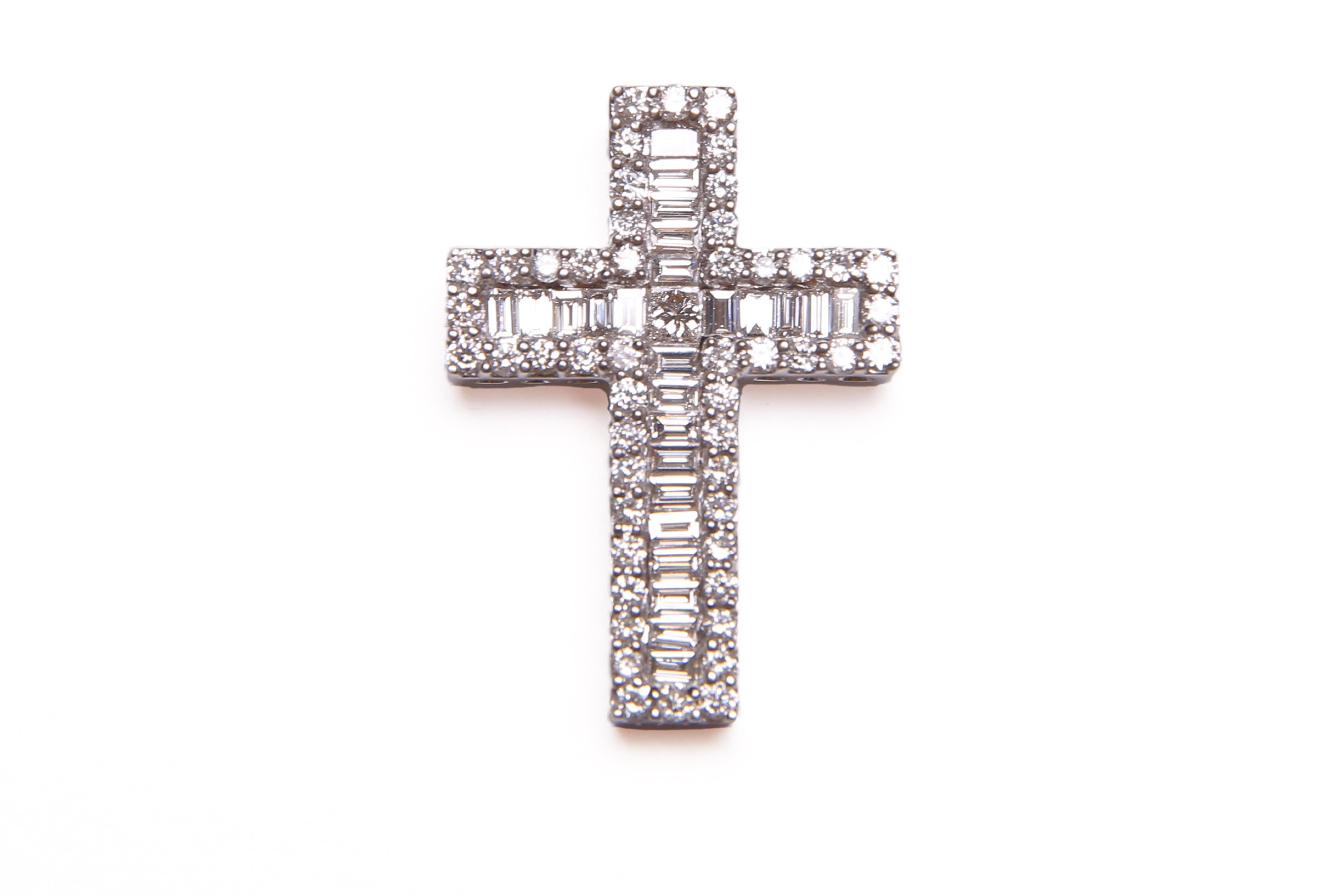 White Gold and Diamond Cross or Crucifix Pendant, 77 Diamonds in Total 1.5 Carat For Sale 3