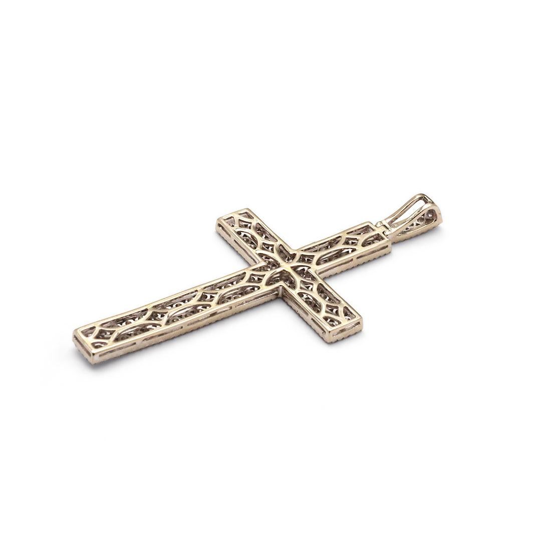White Gold and Diamond Cross Pendant In Excellent Condition In New York, NY