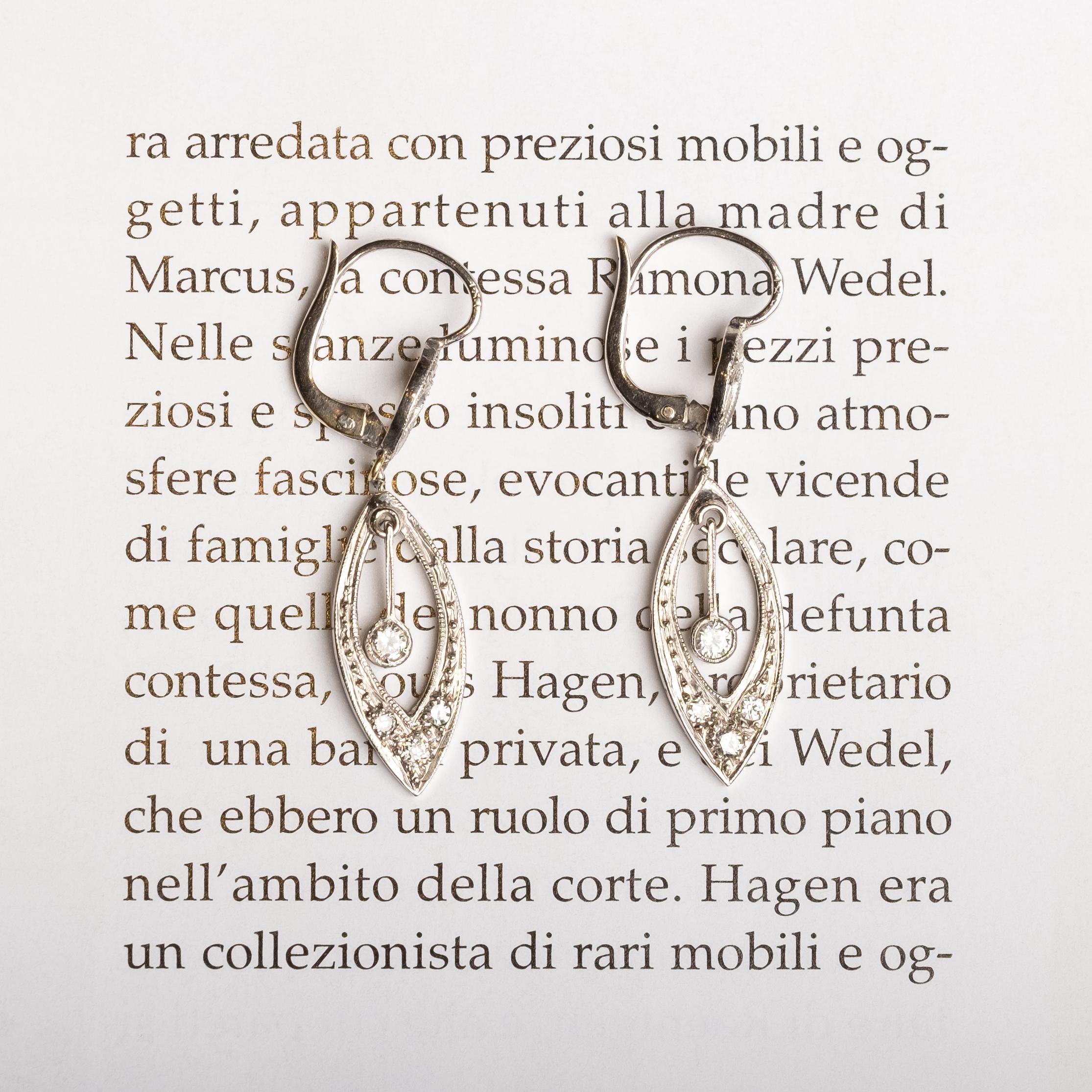 Orecchini a goccia in oro bianco e diamanti In condizioni buone in vendita a Milano, MI