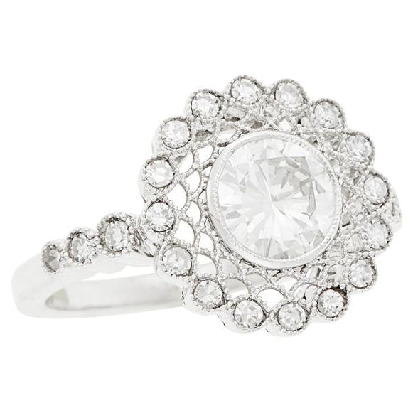 Anello di fidanzamento da cocktail in oro bianco e diamanti a filigrana francese