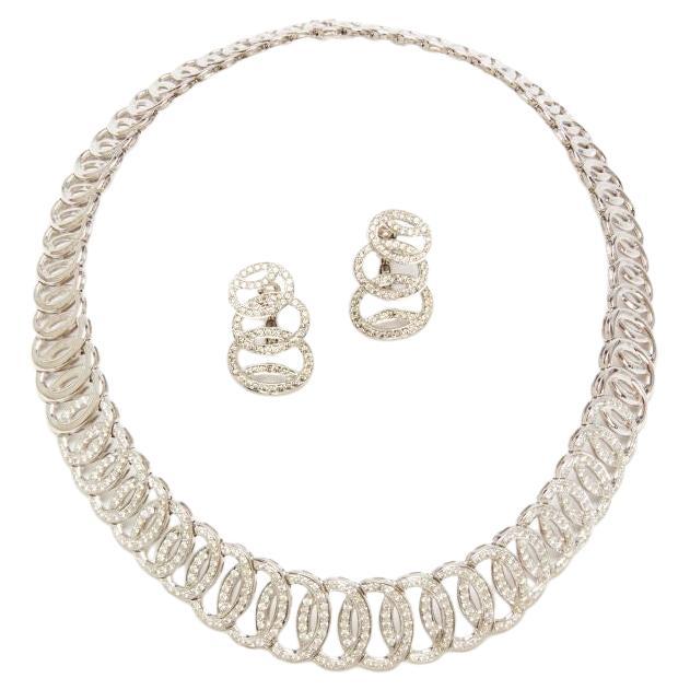 Modernes italienisches Set aus Halskette und Ohrclips aus Weißgold und Diamanten im Angebot
