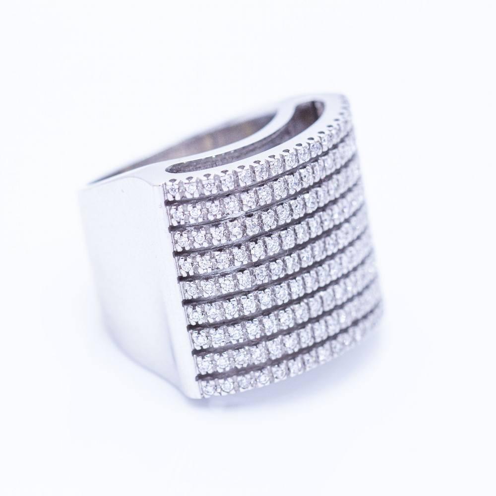 White gold and diamond pavé ring. In New Condition For Sale In BARCELONA, ES