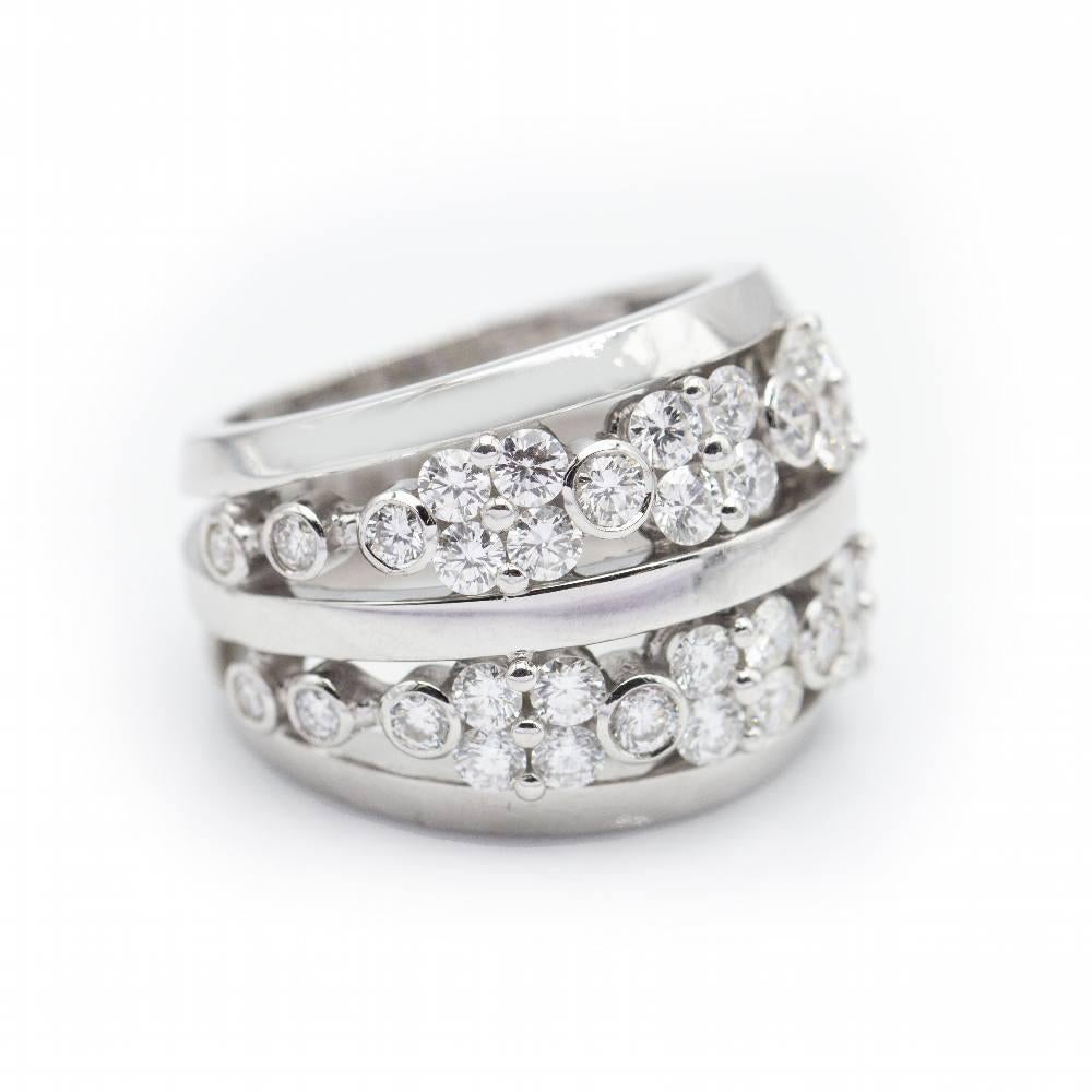 Ring in White Gold for woman  40 Diamonds in Brilliant cut with an approximate total weight of 2,20 cts.  Size 13 (One Size)  18 kt. white gold  18,18 grams.  Brand new product I Ref: N102898