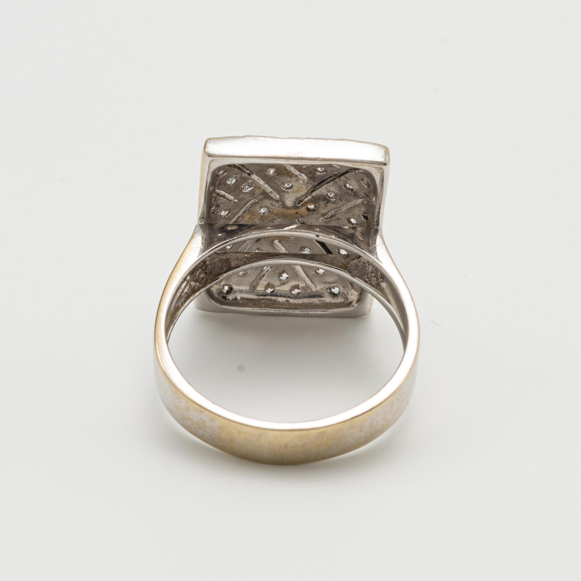 White Gold and Diamond Ring In Good Condition For Sale In Palm Beach, FL