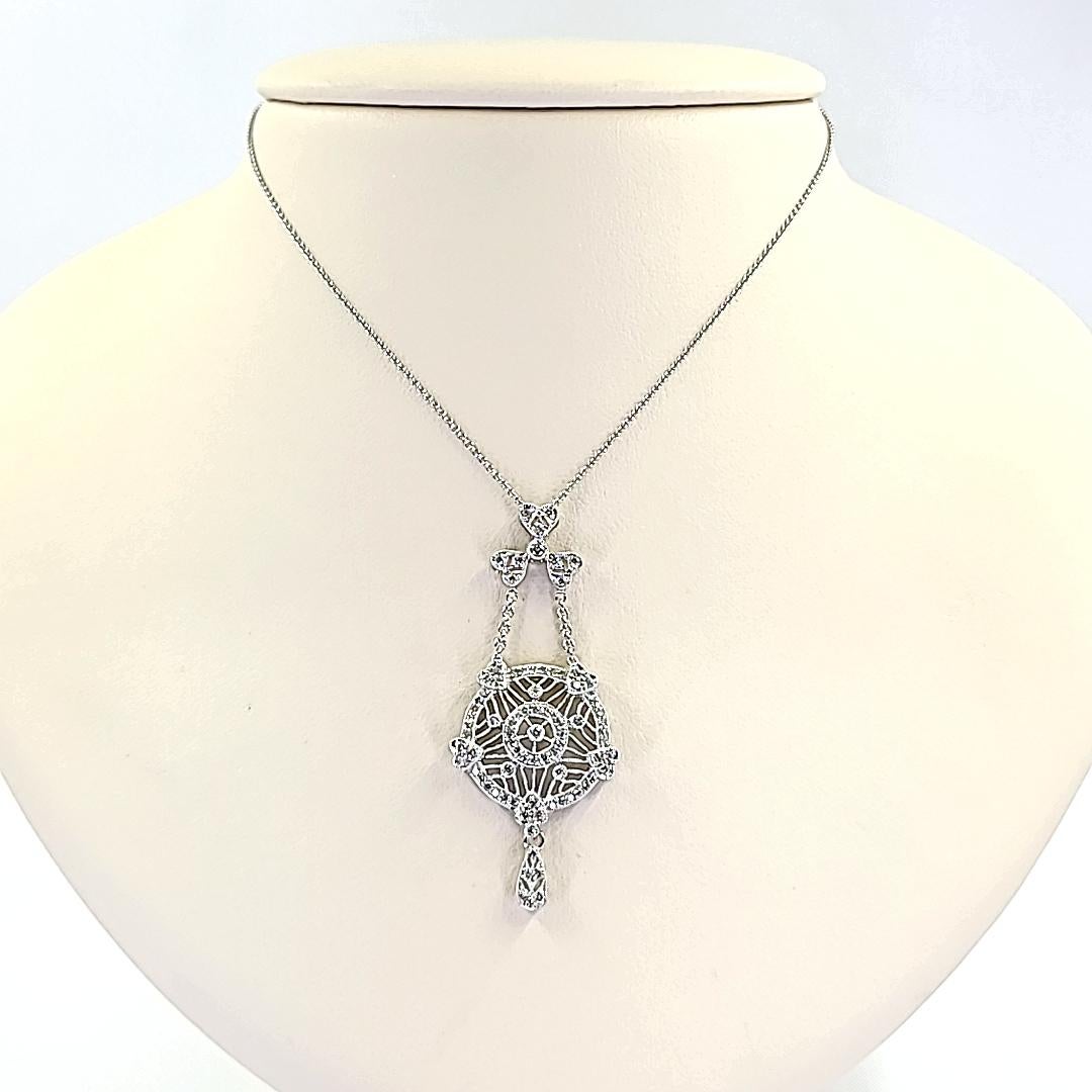 Taille ronde Collier à pendentif Slide en or blanc et diamants en vente
