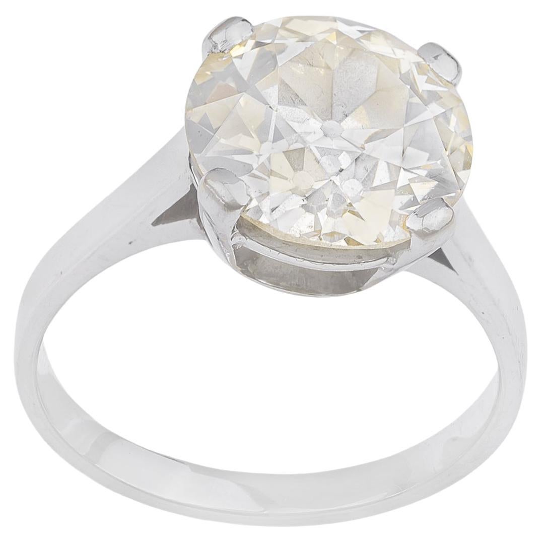 Contemporary Diamond and White Gold Solitaire Engagement Ring For Sale at 1stDibs