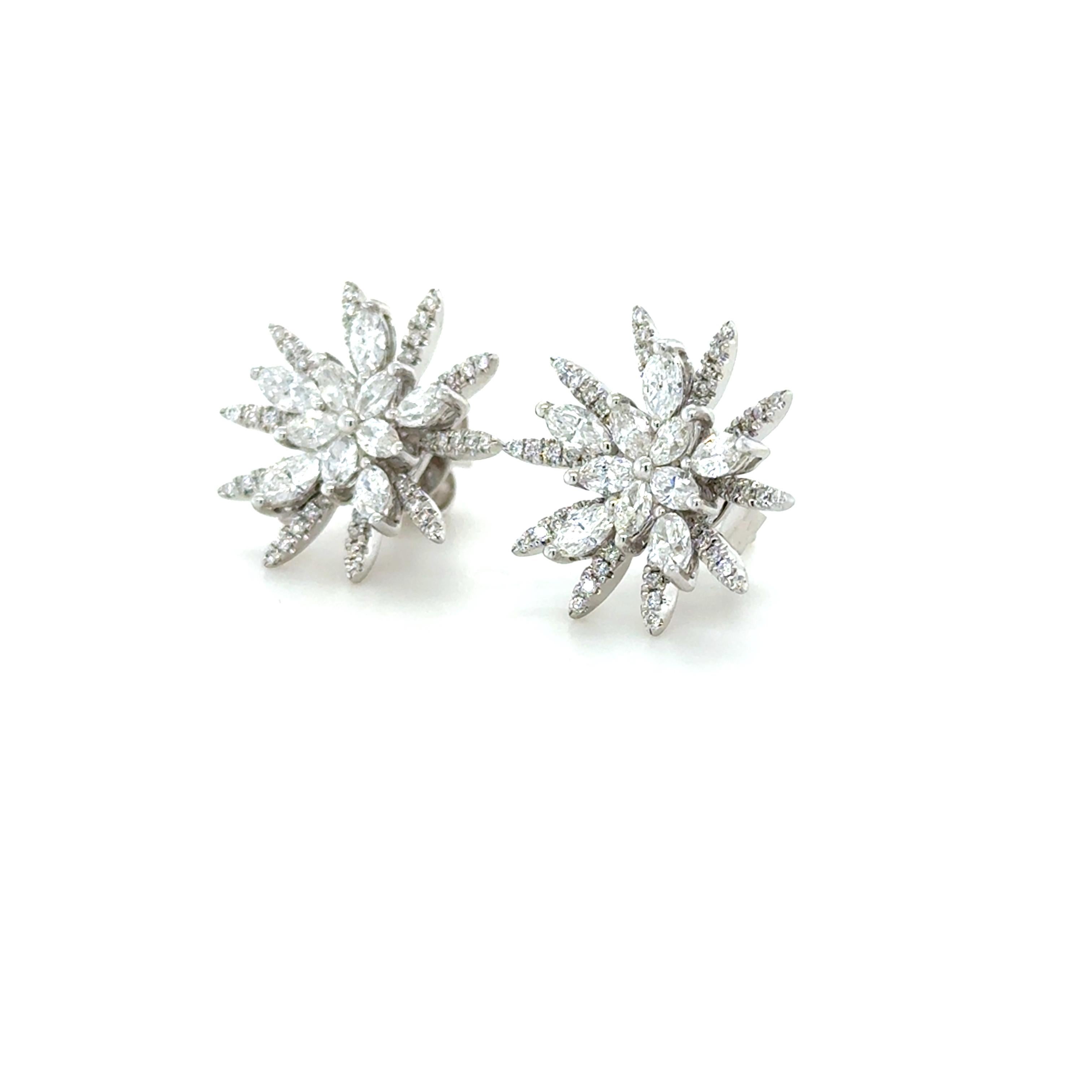 Contemporain Boucles d'oreilles en or blanc et diamants en forme d'étoile en vente