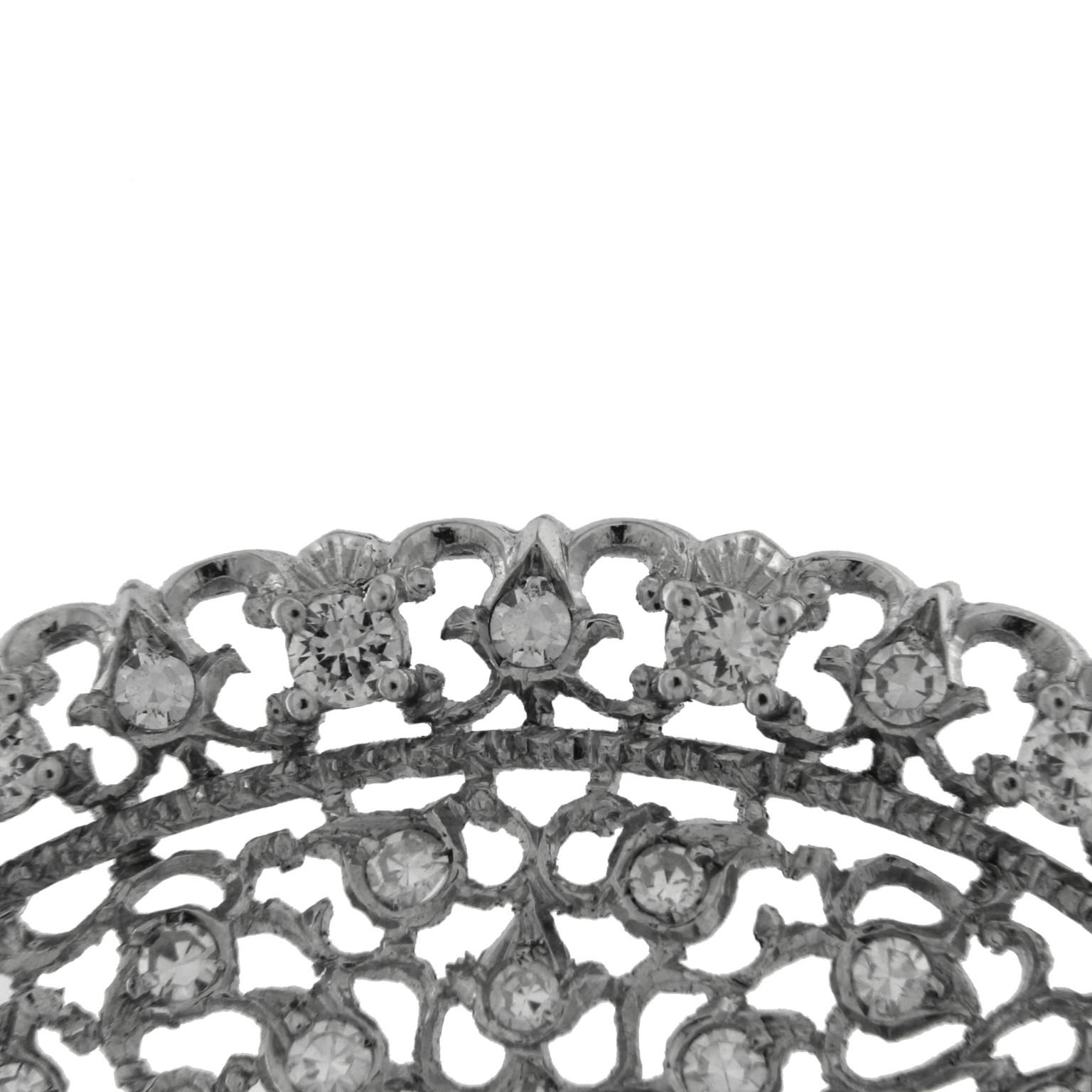 Oval-Shaped White Gold and Diamond Brooch In New Condition For Sale In Milano, Lombardia