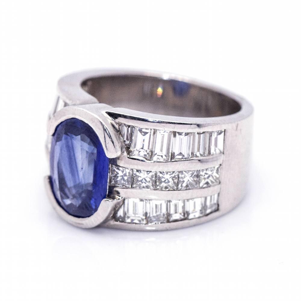 White Gold and Sapphire Ring CASHEMIRA In Excellent Condition For Sale In Barcelona, CT