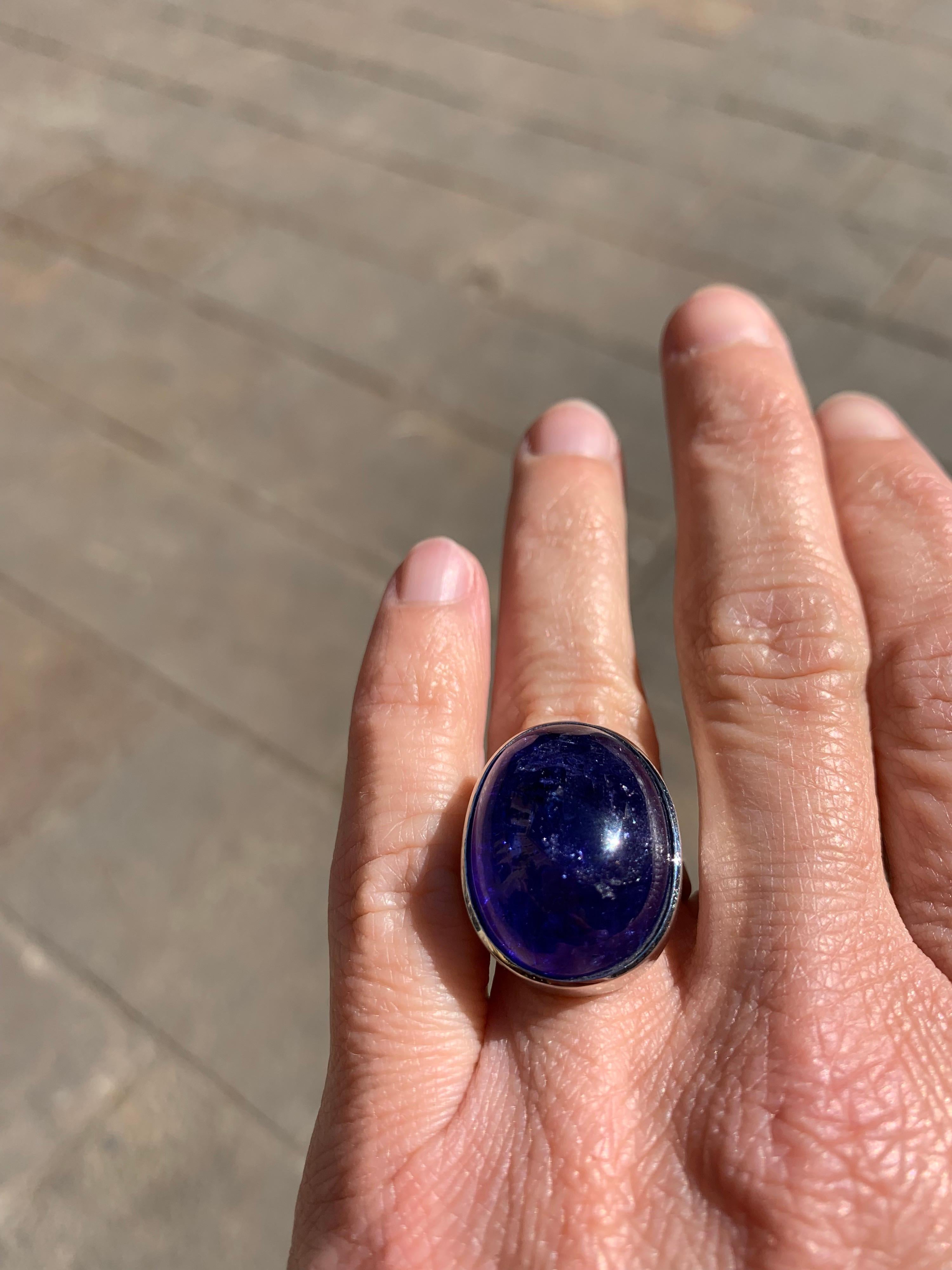 Contemporary White Gold and Tanzanite Cabochon Cocktail Ring For Sale