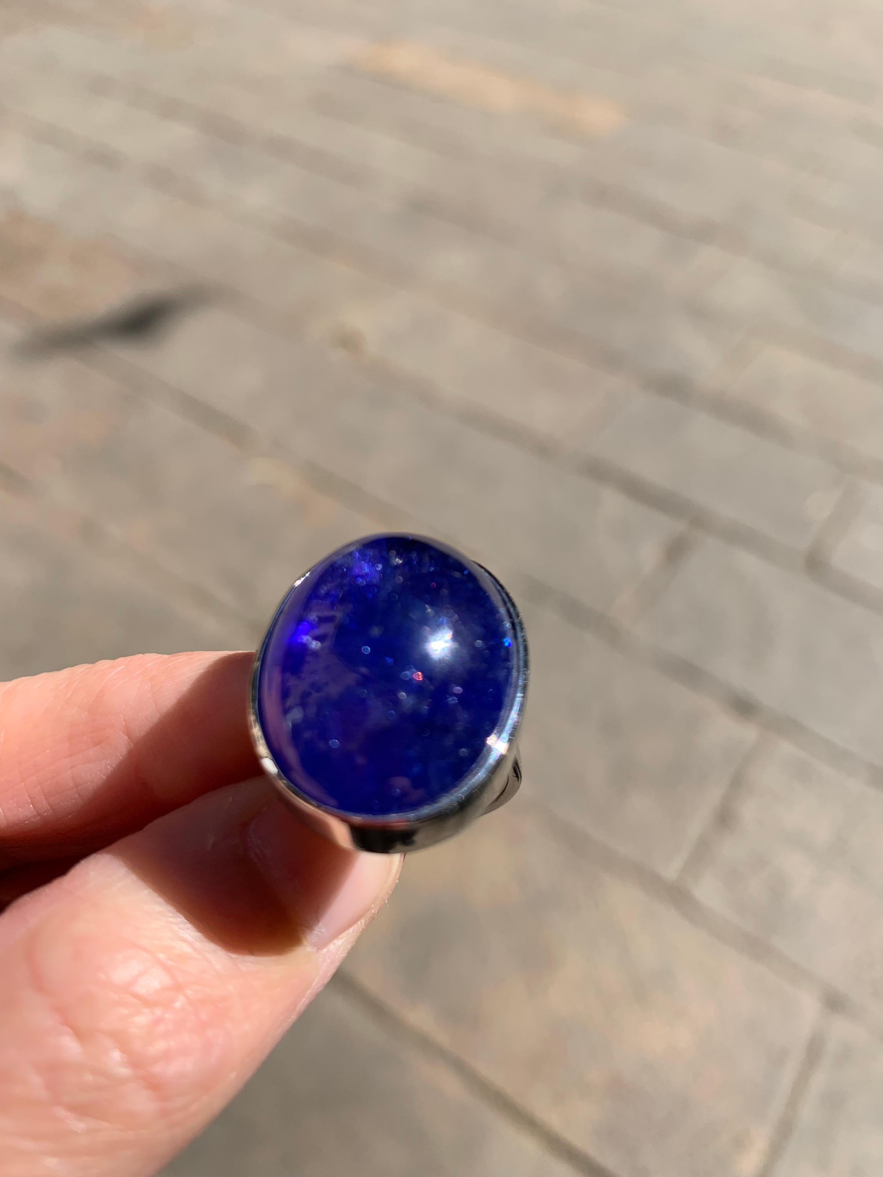 Women's or Men's White Gold and Tanzanite Cabochon Cocktail Ring For Sale