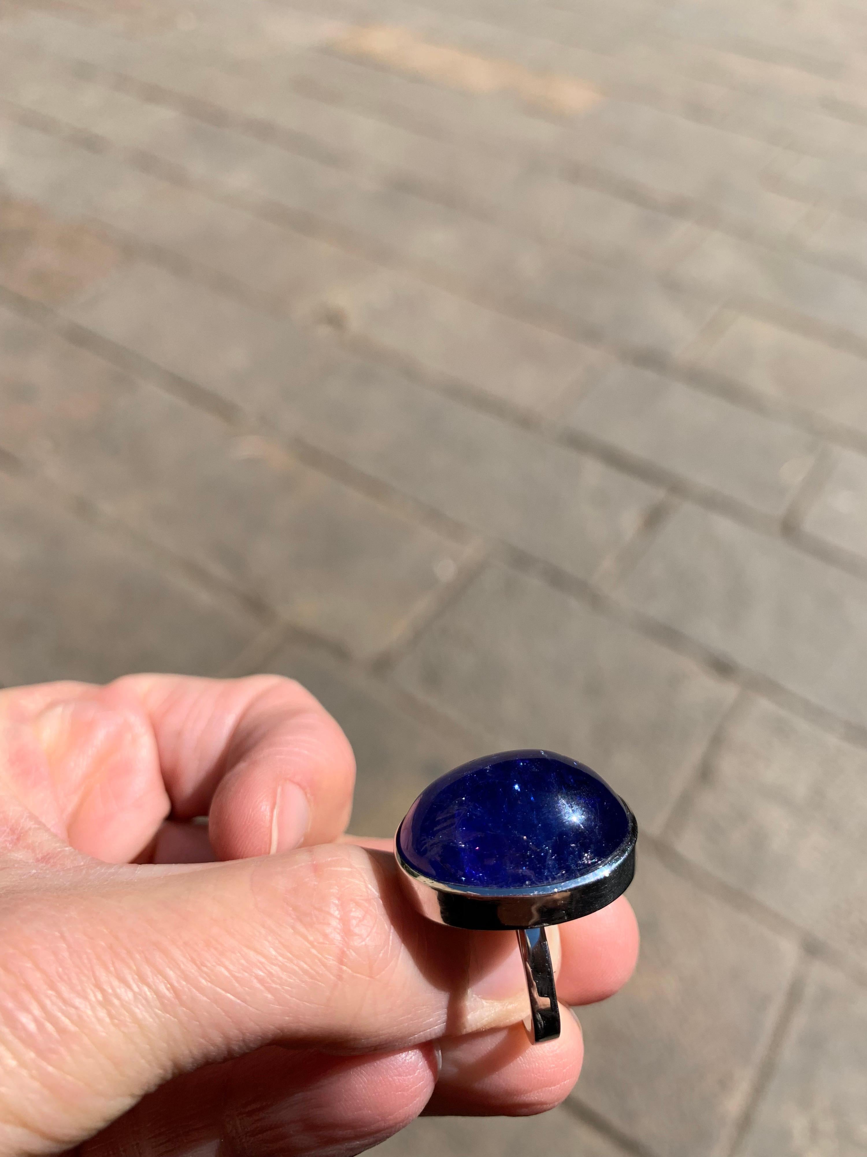 White Gold and Tanzanite Cabochon Cocktail Ring For Sale 1