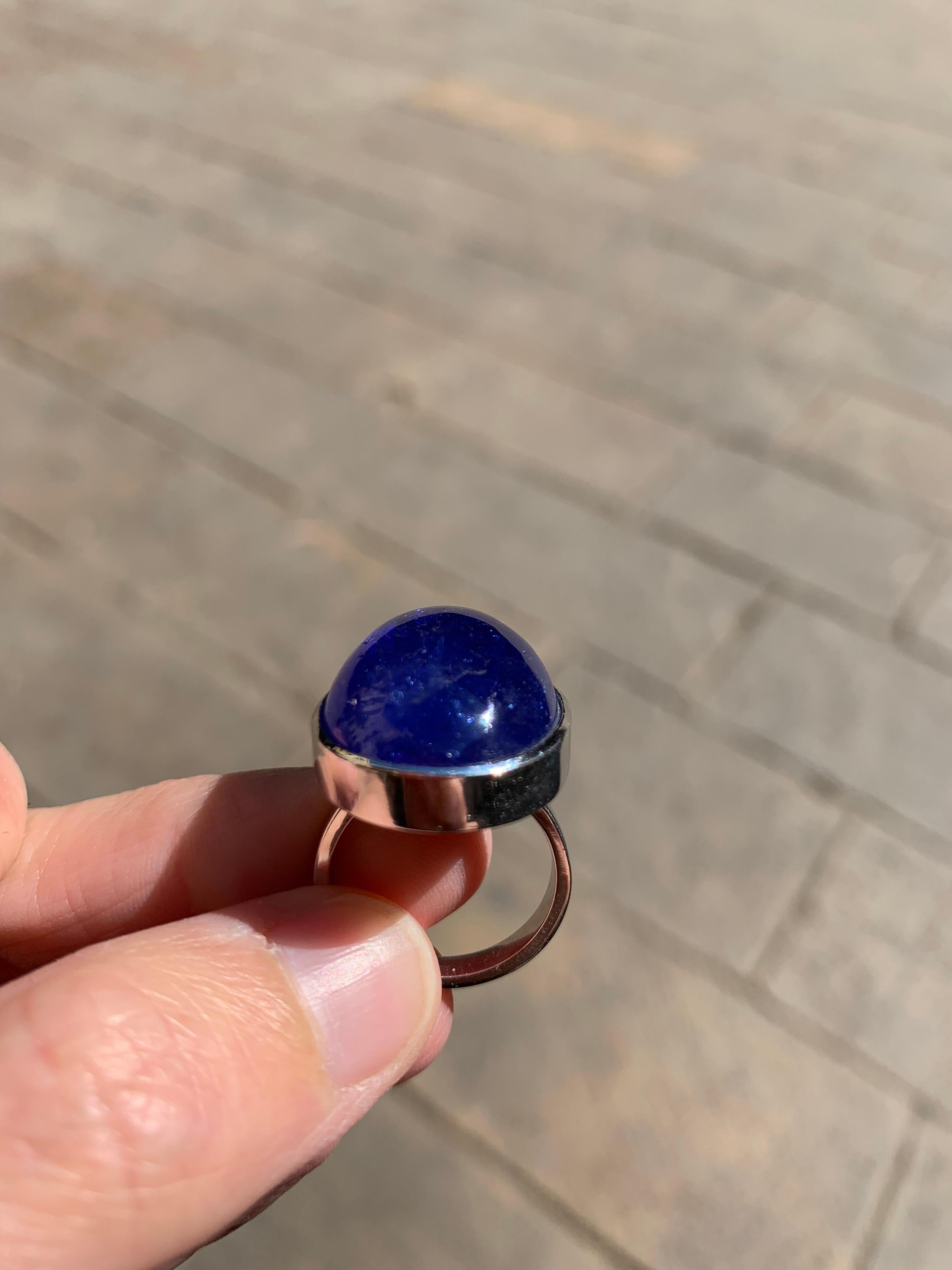 White Gold and Tanzanite Cabochon Cocktail Ring For Sale 2