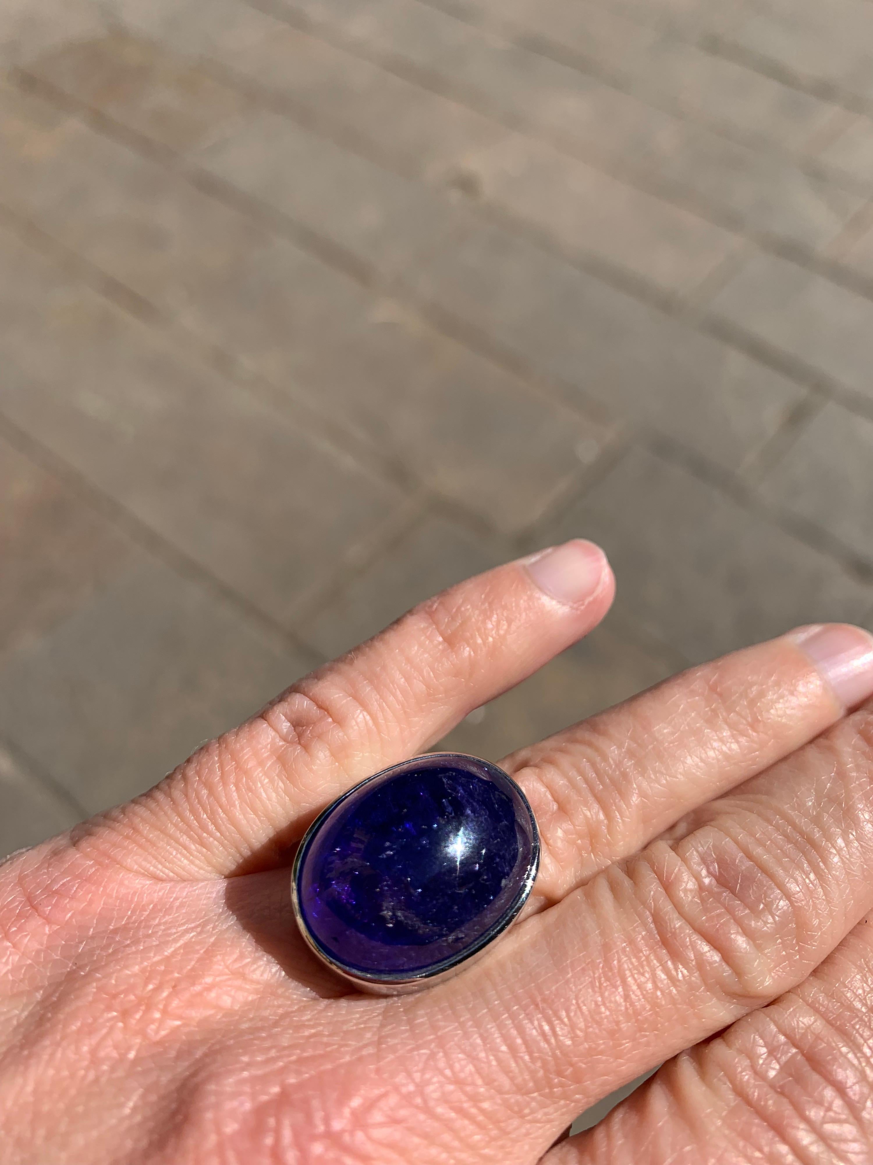 White Gold and Tanzanite Cabochon Cocktail Ring For Sale 3