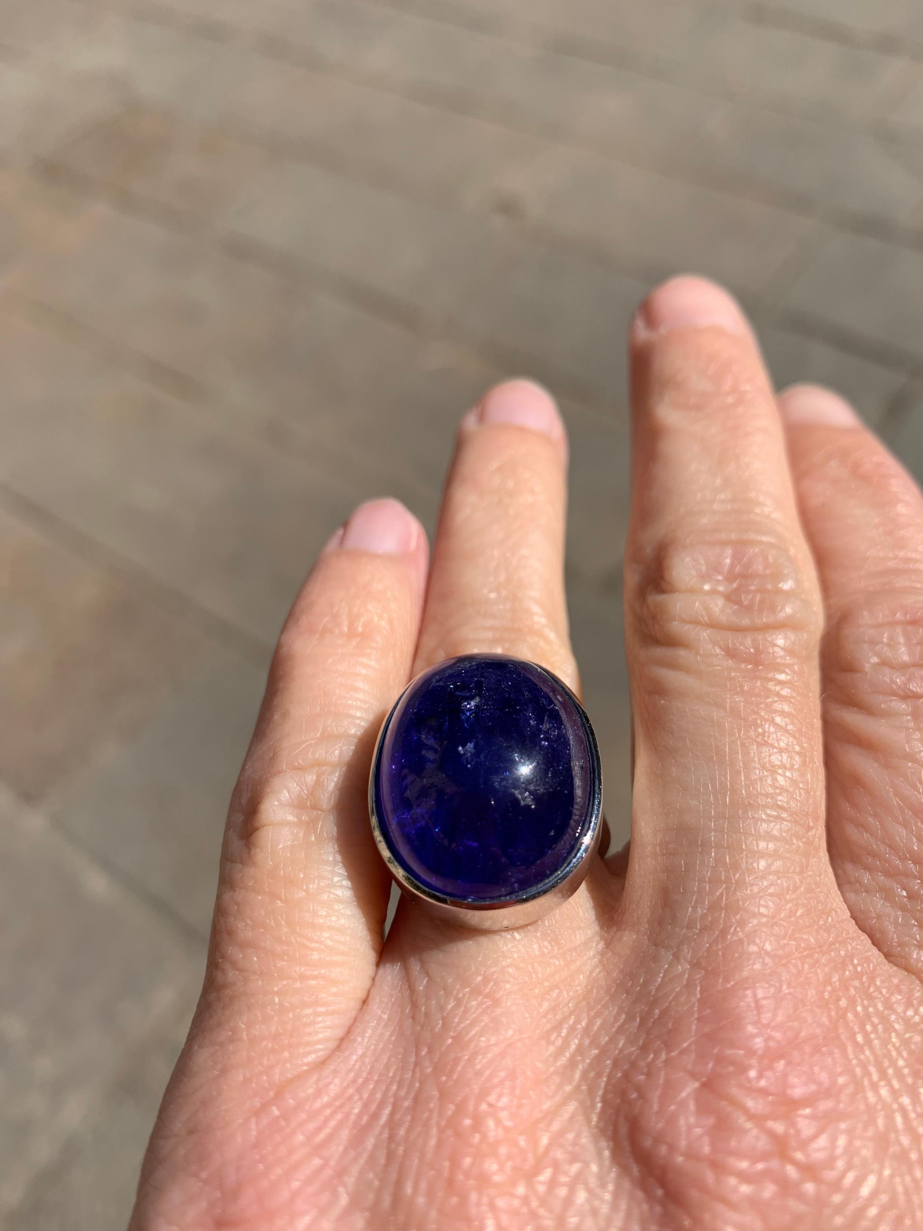 White Gold and Tanzanite Cabochon Cocktail Ring For Sale 4