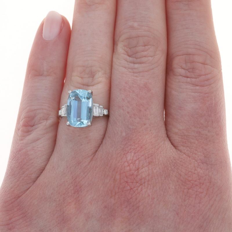 Dimensione: 6
Tassa sulle taglie: Aumento di 2 taglie per 80$ o diminuzione di 1 taglia  dimensioni per $50

Contenuto del metallo: Oro bianco 14k

Informazioni su A. Stone

Acquamarina naturale
Trattamento: Riscaldamento
Carati: 4.37ct
Taglio: