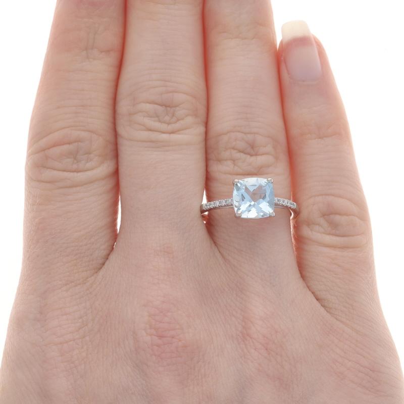 Taglio cuscino Anello in oro bianco con acquamarina e diamanti - Anello di fidanzamento a cattedrale in oro bianco 14k con cuscino da 1,43 ct. in vendita