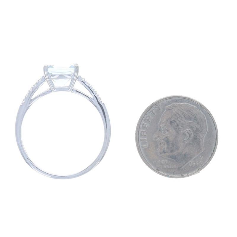 Anello in oro bianco con acquamarina e diamanti - Anello di fidanzamento a cattedrale in oro bianco 14k con cuscino da 1,43 ct. in vendita 1
