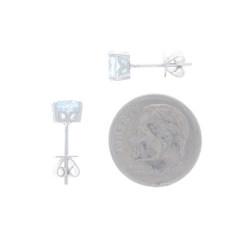 Taglio rotondo Orecchini con perno in oro bianco con acquamarina - 14k Round 1.54ctw Milgrain Pierced in vendita