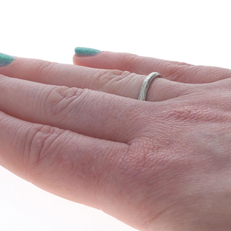 White Gold Art Deco Etched Floral Wedding Band - 18k Ring SZ 7 1/2 For Sale 1