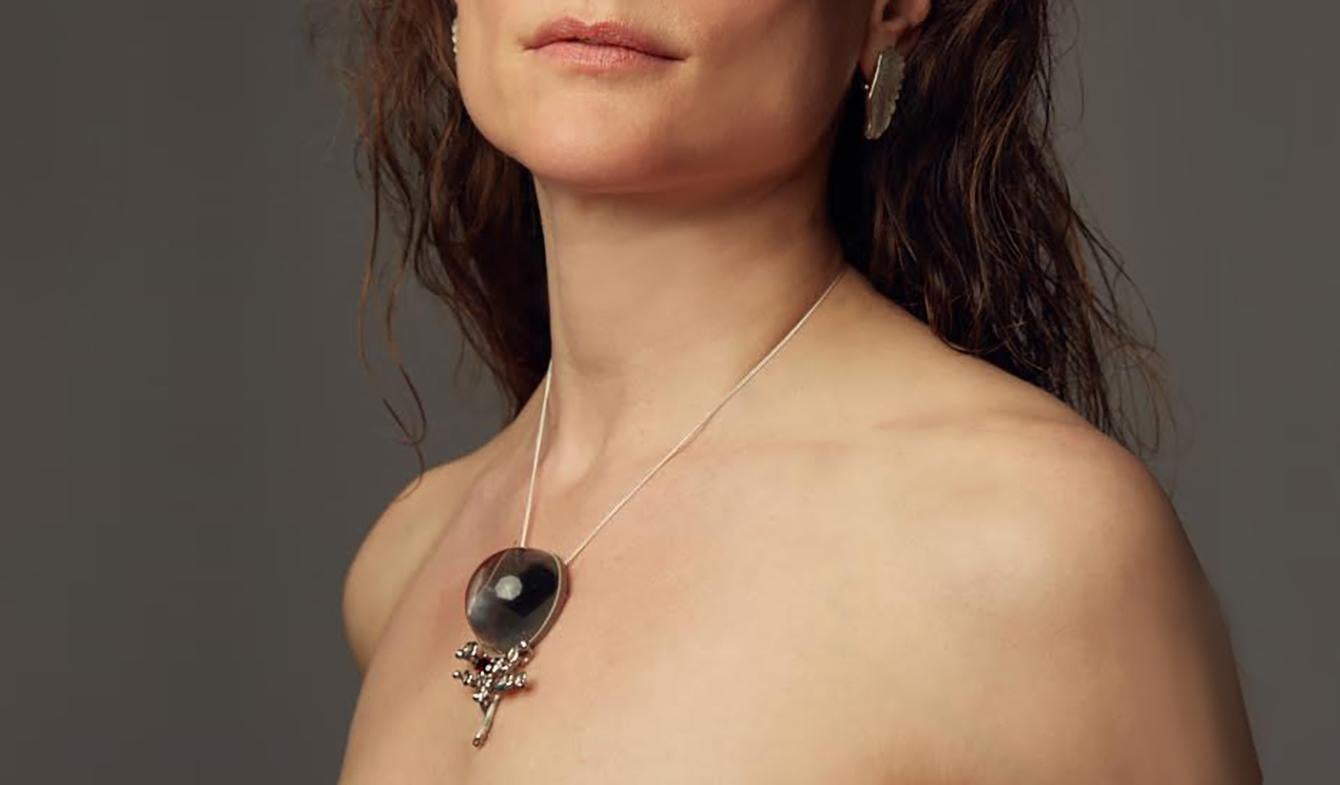 Round Cut Botanical Contemporary Pendant Necklace with Diamonds For Sale
