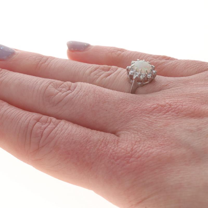 Weißgold Australischer Opal Diamant Halo Ring - 14k Oval Cabochon .95ctw Floral Damen im Angebot
