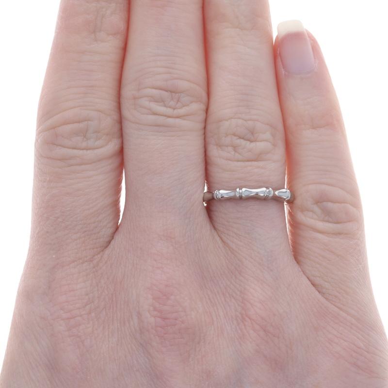 White Gold Bamboo Band - 14k Stackable Ring In Excellent Condition For Sale In Greensboro, NC