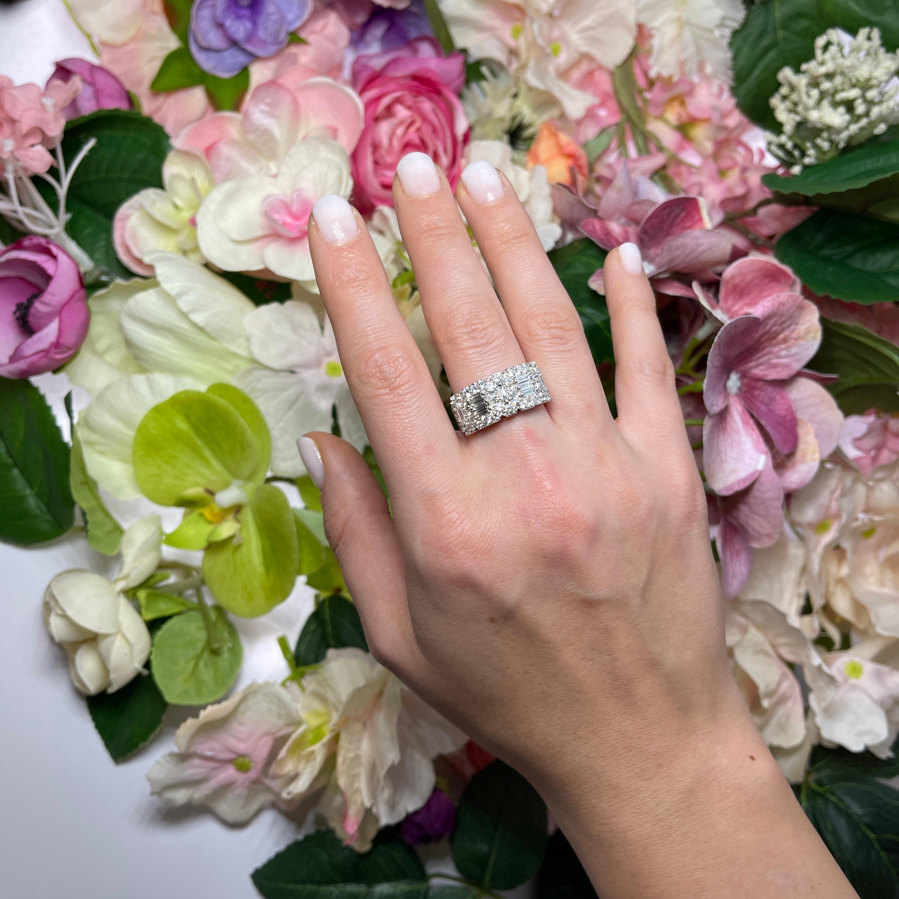 White Gold Band Ring with Baguette-Cut Diamonds For Sale 2