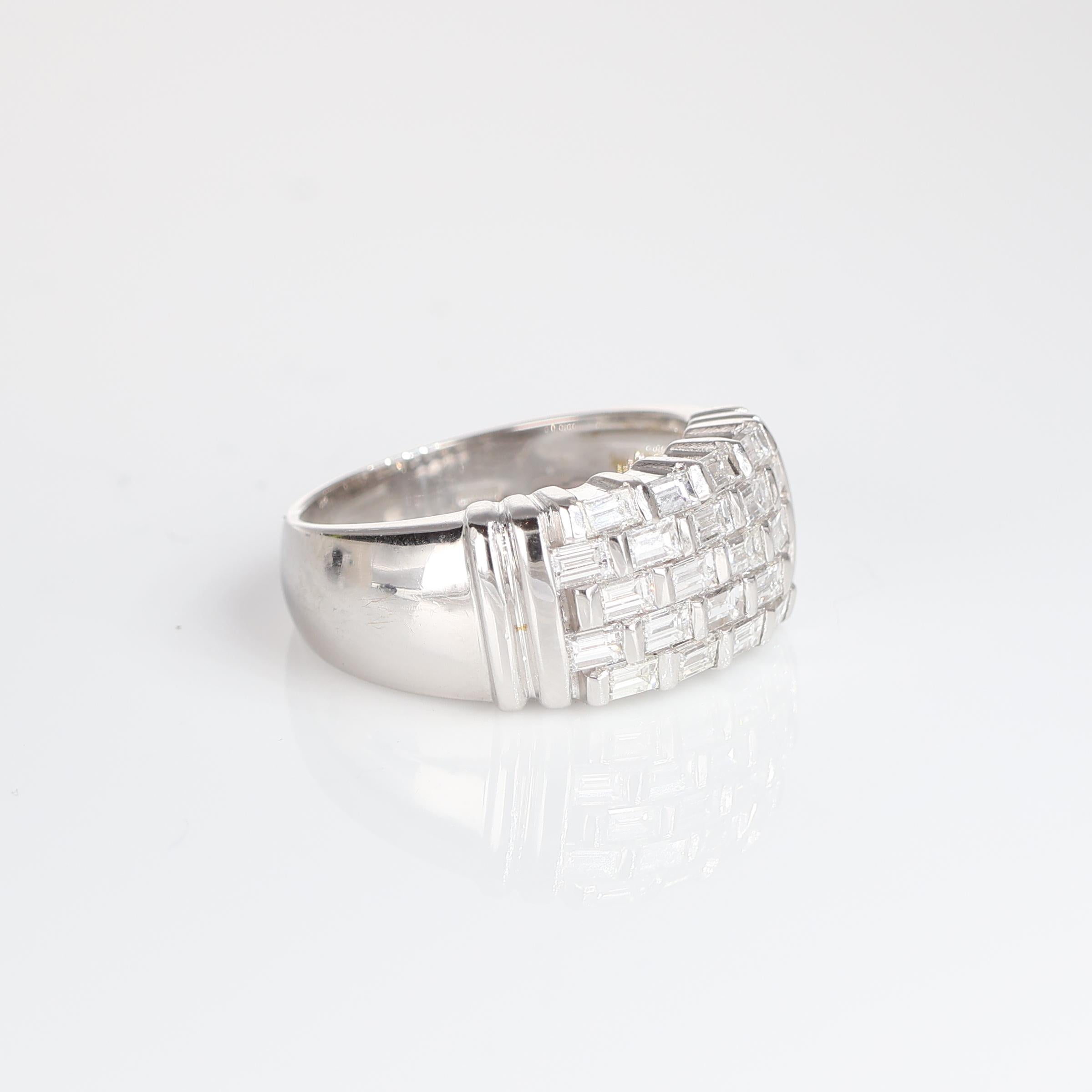 White Gold Band Ring with Baguette Diamonds, 1.40 Carats In New Condition For Sale In Bergamo, BG