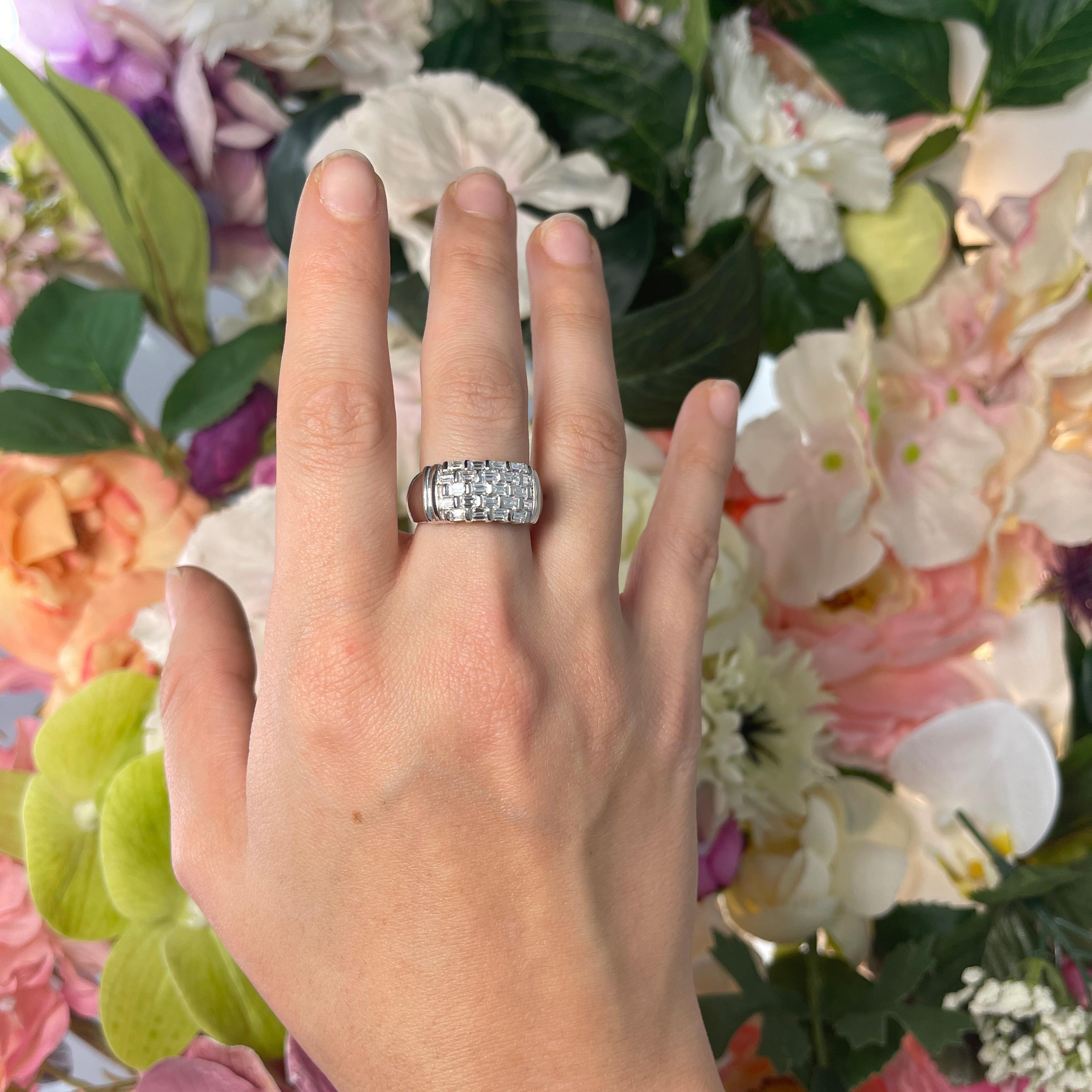 White Gold Band Ring with Baguette Diamonds, 1.40 Carats For Sale 1