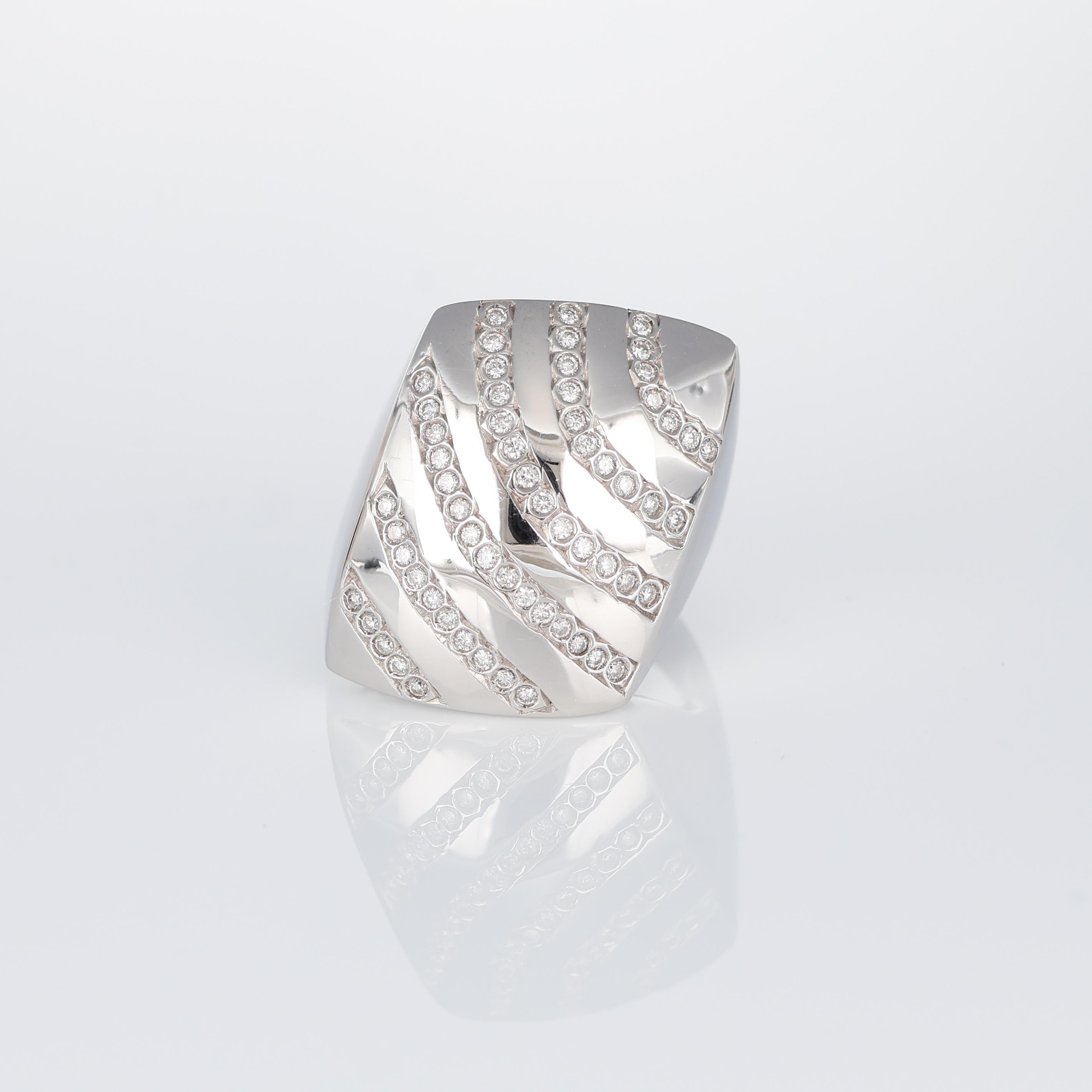 IMPORTANT NOTE:
✔ No additional costs will be added to this order.
✔ Shipping and customs duties are fully covered by us.
--------------------
This sleek 18kt white gold band ring exudes modern sophistication with its polished surface and diagonal