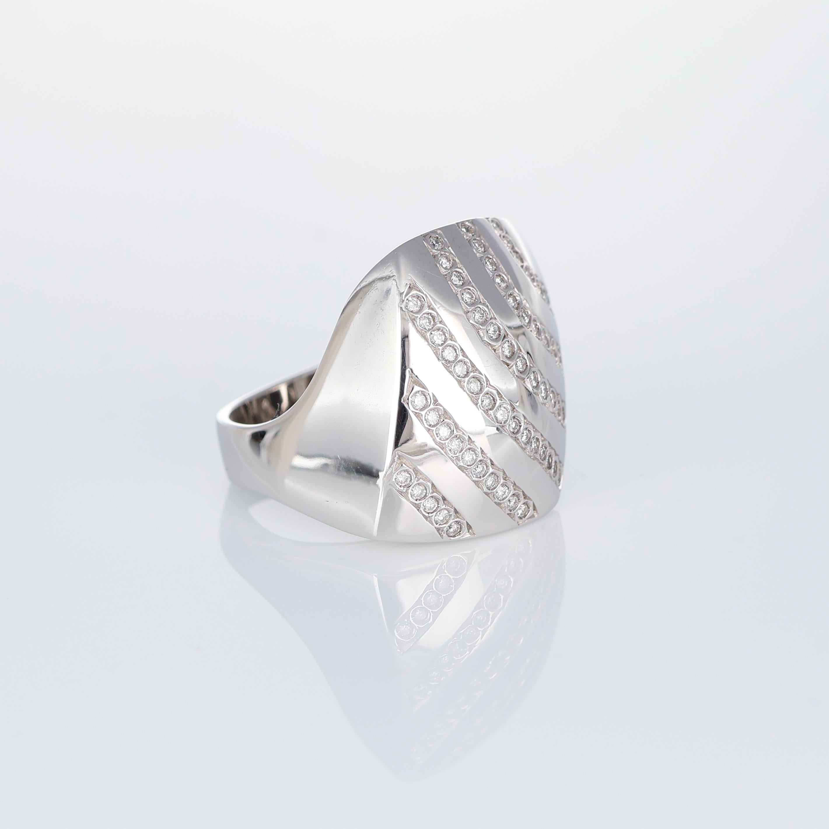 White Gold Band Ring with Diagonal Diamond Stripes 0.29 Carats In New Condition For Sale In Bergamo, BG