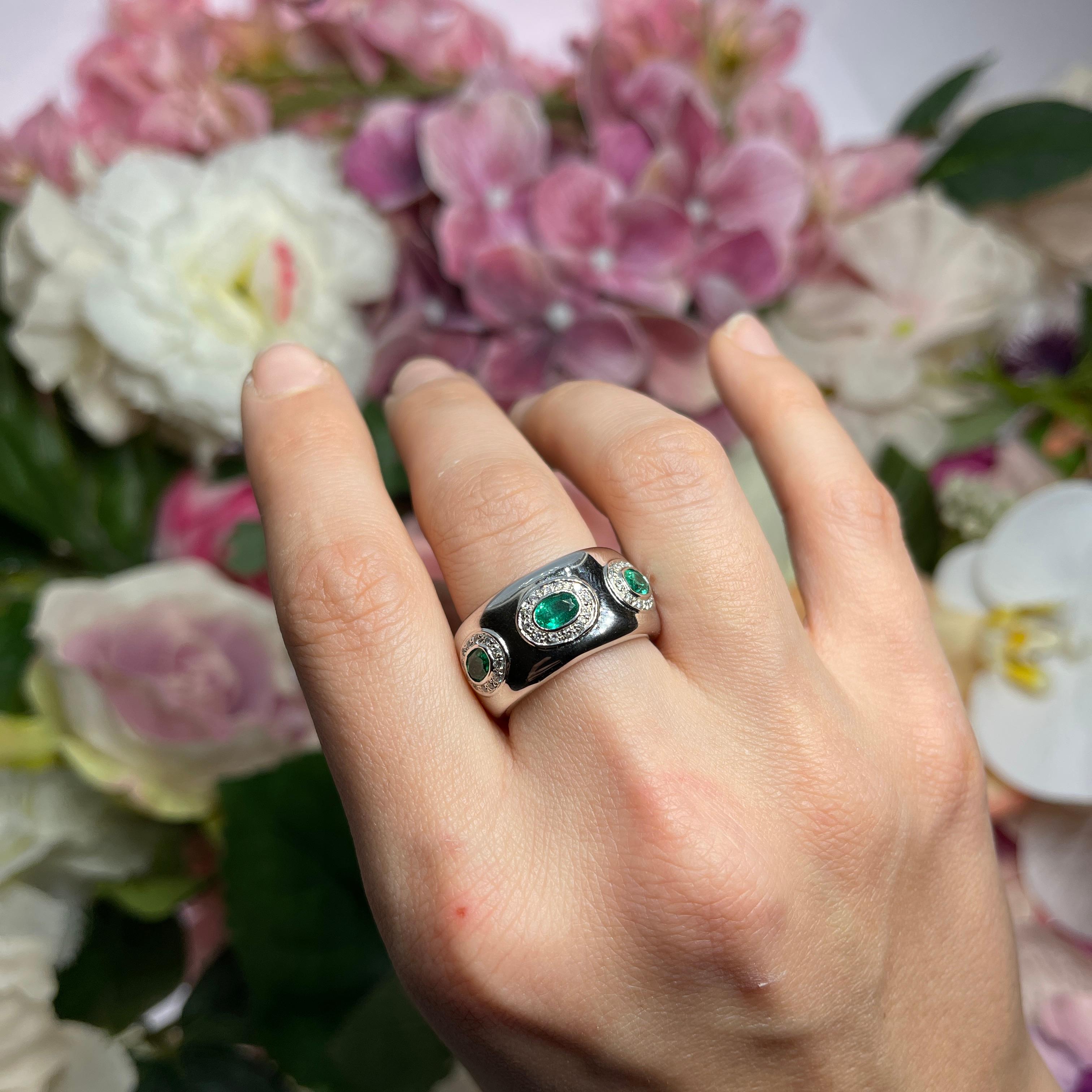 White Gold Band Ring with Emeralds 0.90 carats and Diamonds 0.25 carats For Sale 3