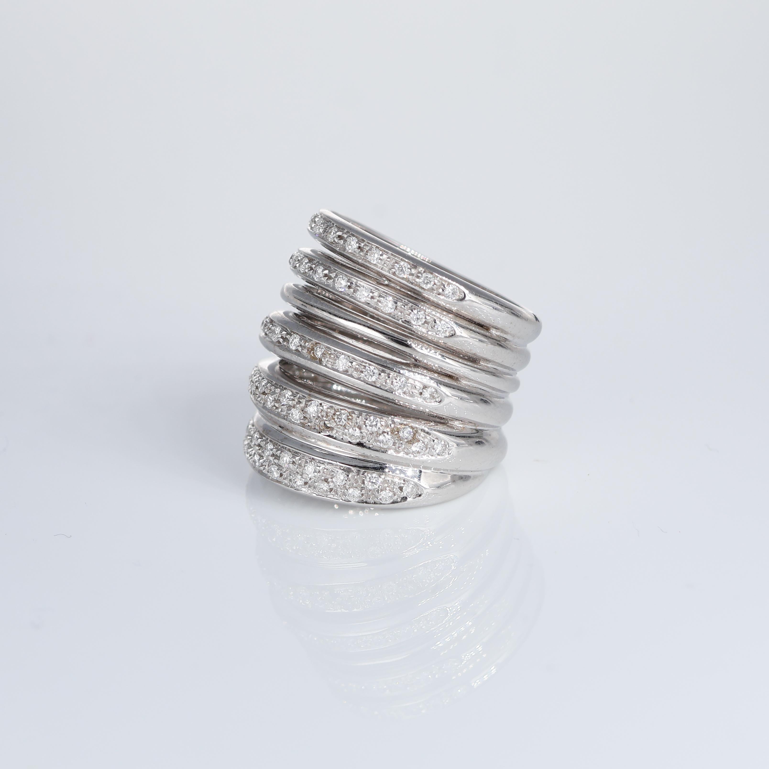 White Gold Band Ring with Five Pavé Diamond Sections In New Condition For Sale In Bergamo, BG