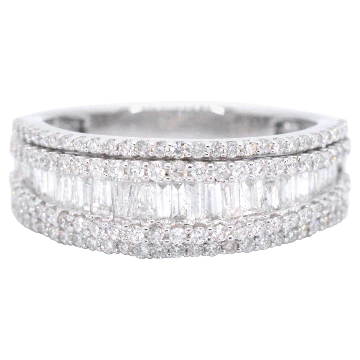 Ring aus Weißgold mit fünf Reihen von Diamanten von 1,00 Karat im Angebot