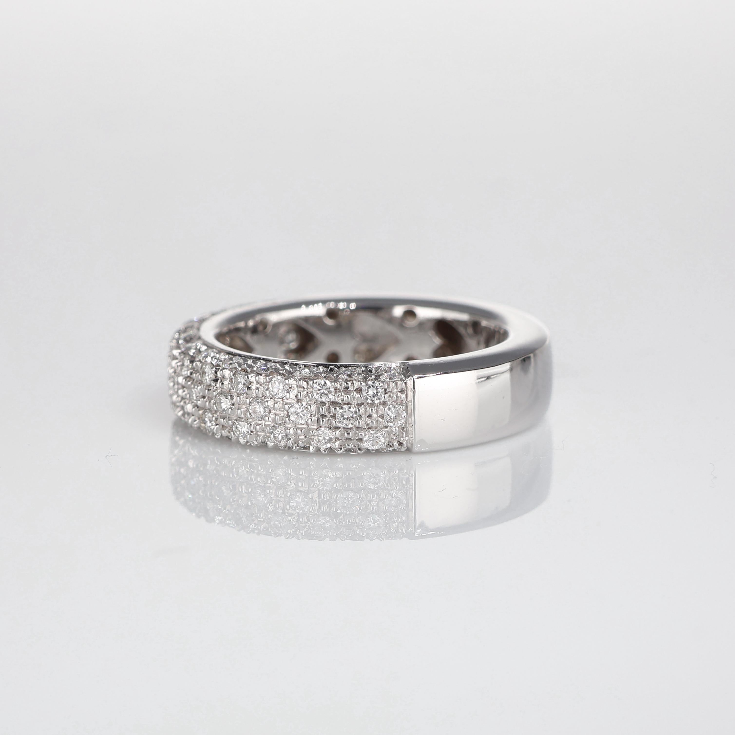 White Gold Band Ring with Pavé Diamonds In New Condition For Sale In Bergamo, BG