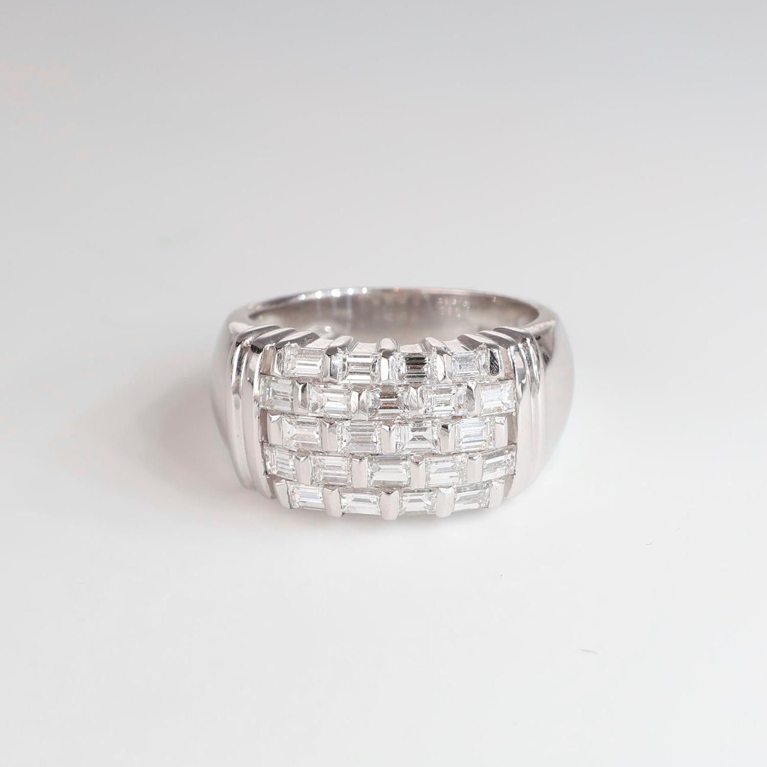 IMPORTANT NOTE:
✔ No additional costs will be added to this order.
✔ Shipping and customs duties are fully covered by us.
--------------------
This refined 18kt white gold band ring features a captivating central design in 18kt white gold, elegantly