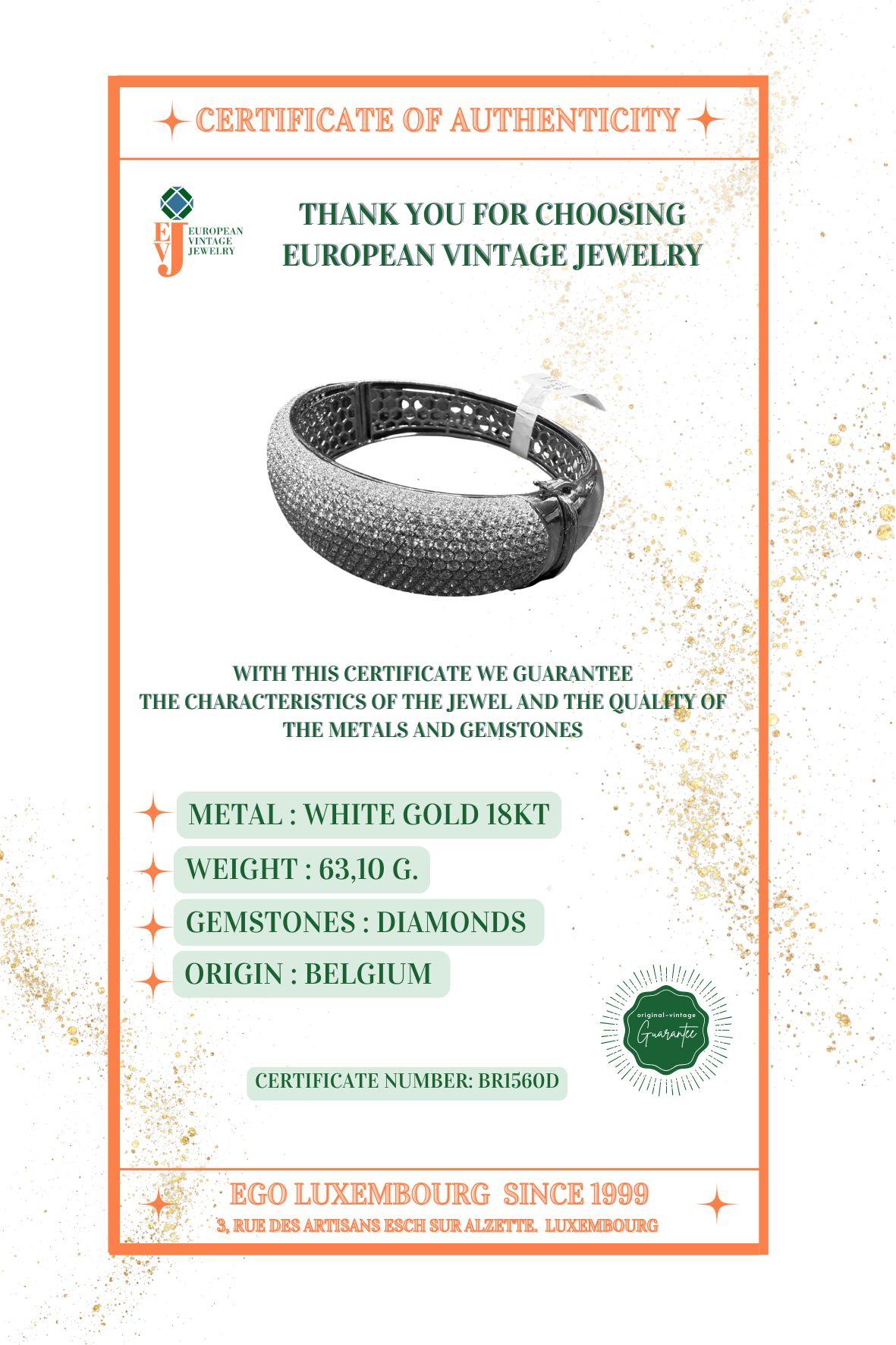 White Gold Bangle Bracelet with 16.18ct Natural Diamonds For Sale 6