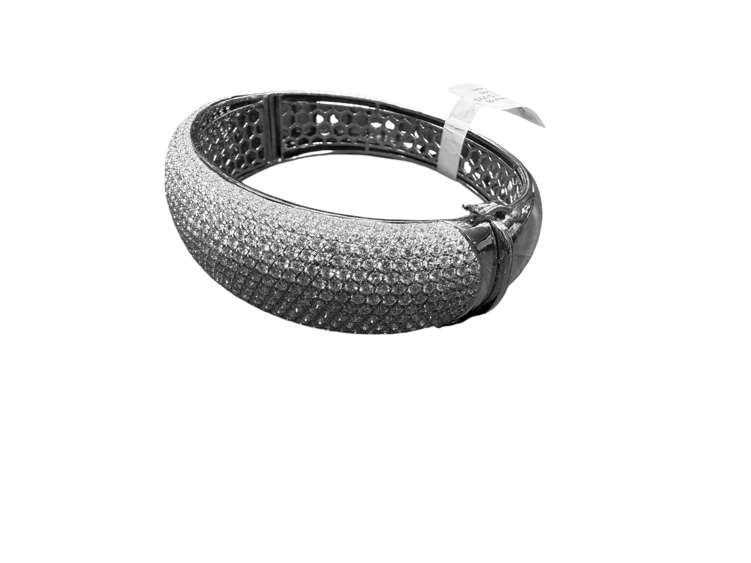 Women's or Men's White Gold Bangle Bracelet with 16.18ct Natural Diamonds For Sale