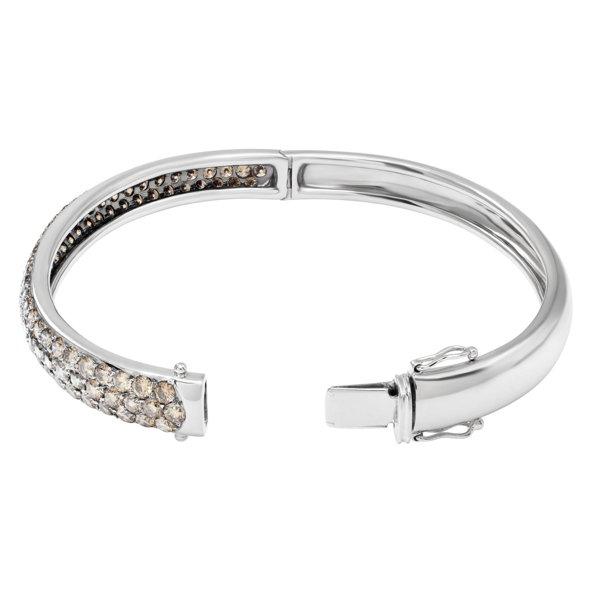 White gold bangle with brown diamonds In Excellent Condition For Sale In Surfside, FL