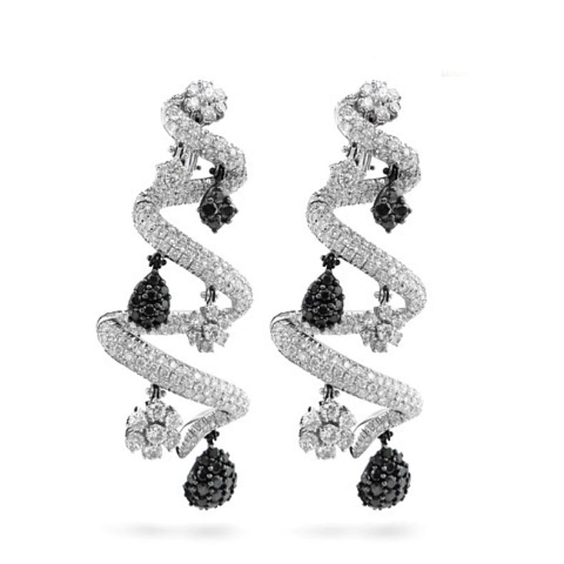 WHITE GOLD BLACK AND WHITE DIAMOND NECKLACE AND EARRINGS SET - 80.71 CT


Set in 18K White gold


Total necklace diamond weight: 58.49 ct
Color: F-G-H
Clarity: VS-SI

Total earrings diamond weight: 22.22 ct
Color: F-G-H
Clarity: VS-SI
